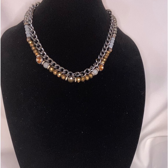 Jewelry - Beautiful Vera Wang silver chain necklace in gold and silver $35